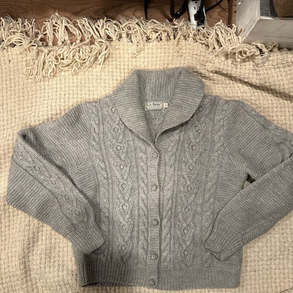L.L BEAN ACALA VINTAGE 100%PURE WOOL WOMENS SWATHER SIZE 38 GRAY MEDIUM - Picture 1 of 10